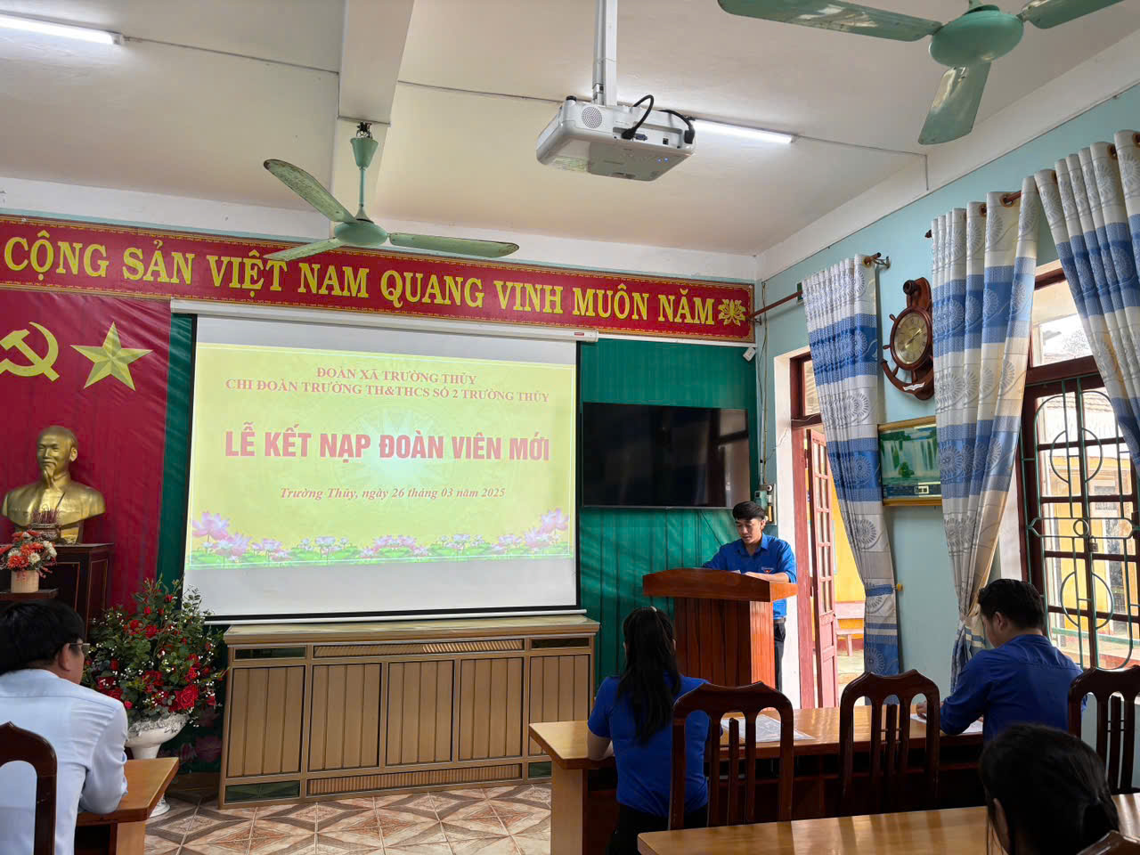 Nhi8420253.jpg